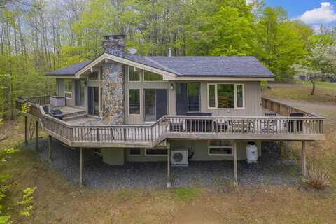 166 Robbins Hill Lane, Hartford, VT 05059
