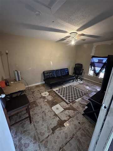 2604 Wallace Street, Fort Worth, TX 76105