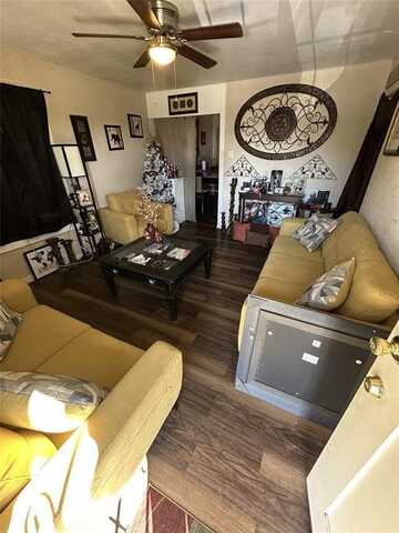 5813 Hiett Court, Fort Worth, TX 76112