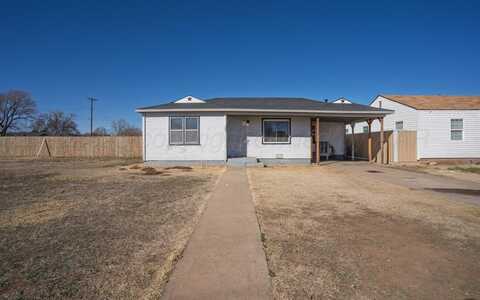 203 Elm Avenue, Dumas, TX 79029