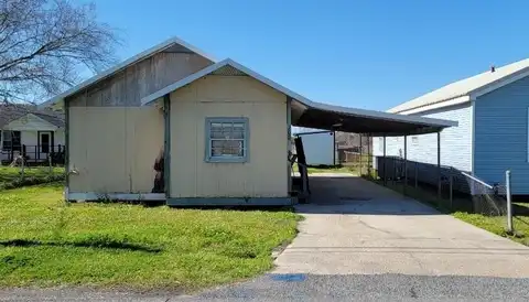 208 St Ann St, Raceland, LA 70394