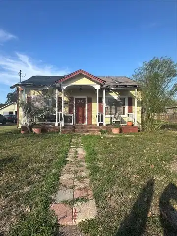 406 W Commons Street, Refugio, TX 78377