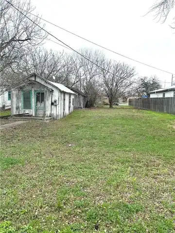 607 S Rachal Street, Sinton, TX 78387
