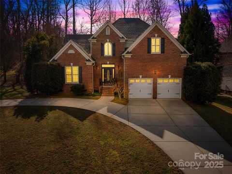 8020 Harrington Woods Road, Charlotte, NC 28269