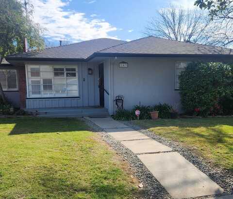 243 Fountain Way W, Fresno, CA 93705