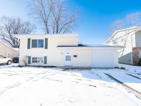 1705 HOLIDAY DR, PEKIN, IL 61554