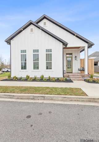 201 Lake Crest Lane, Youngsville, LA 70592