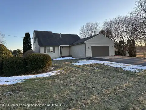 2273 W Kinley Road, Saint Johns, MI 48879