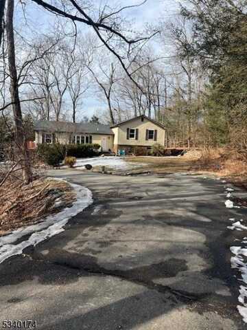 400 Cupsaw Dr, Ringwood, NJ 07456