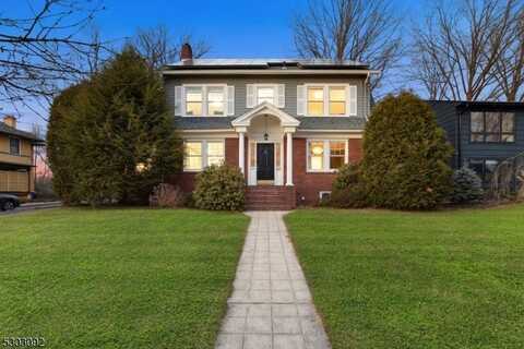 15 Burnett Ter, Maplewood, NJ 07040