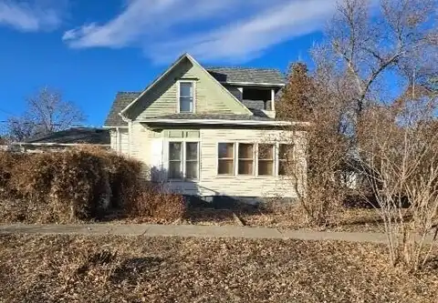 325 Maple Ave SE, Highmore, SD 57345