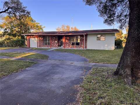 900 E Acre Dr, Plantation, FL 33317