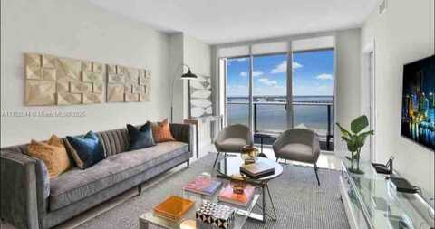 1300 Brickell Bay Dr, Miami, FL 33131