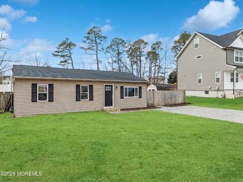 17 Tradewinds Avenue, Barnegat, NJ 08005