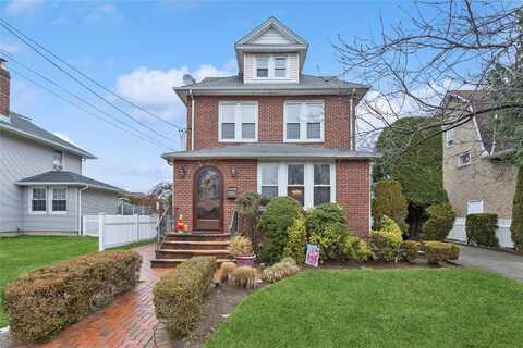 9 Willis Avenue, Floral Park, NY 11001