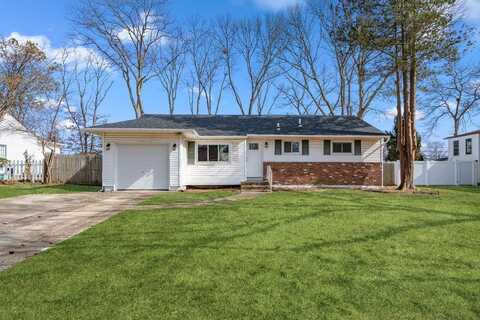 27 Rogers Lane, Smithtown, NY 11787