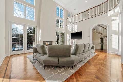9 Vanderbilt Parkway, Dix Hills, NY 11746