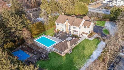 9 Vanderbilt Parkway, Dix Hills, NY 11746