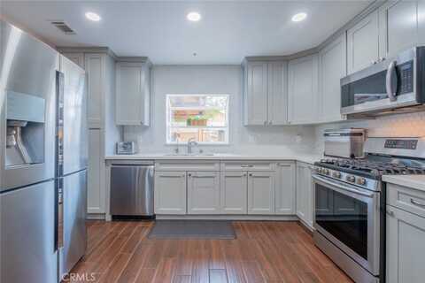 9393 Burnet Avenue, North Hills, CA 91343