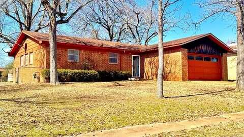 903 Albert Drive, Hugo, OK 74743