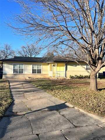 1435 Avenue B, Graham, TX 76450