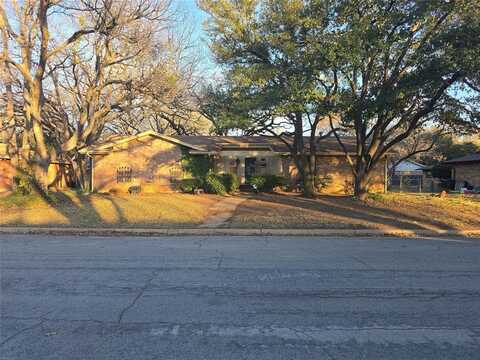 705 Lake Louise Road, Fort Worth, TX 76103