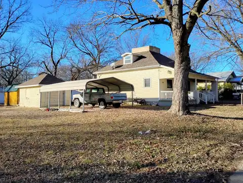 306 S Hooker St, Caney, KS 67333