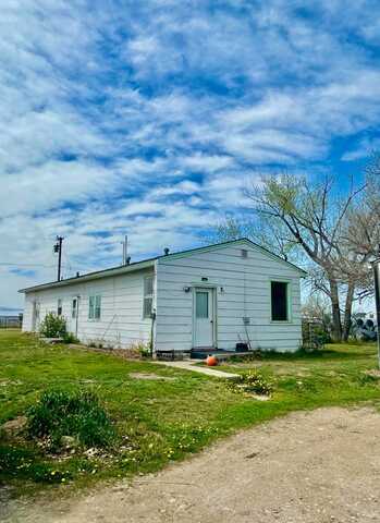 200 Cleveland Road, Chinook, MT 59523