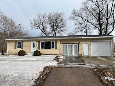 510 4th St. W, Lakota, ND 58344