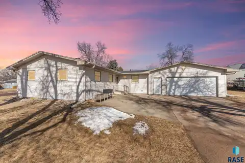 2700 E 13th St, Sioux Falls, SD 57103