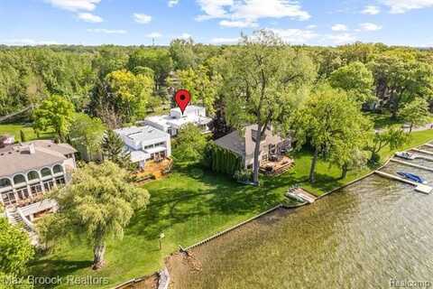 2040 GARLAND Street, Sylvan Lake, MI 48320