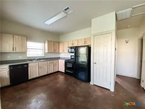 1102 W 16th Street, Cameron, TX 76778