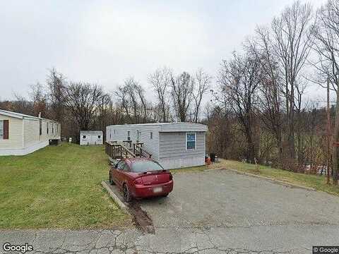 Colleen Ln, Jeannette, PA 15644