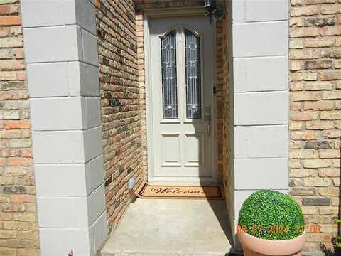 Rue Chateau, BENBROOK, TX 76132