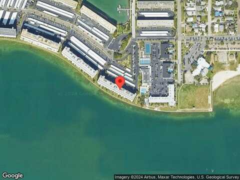 Shore Blvd S, Gulfport, FL 33707