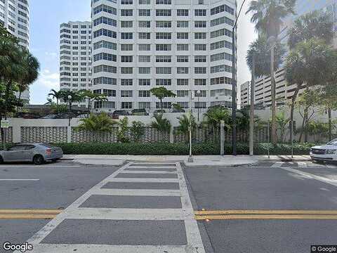 Brickell Bay Dr, Miami, FL 33131