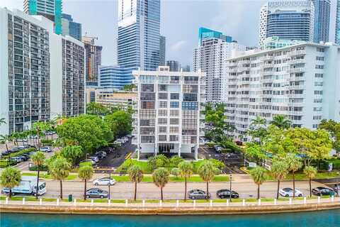 Brickell Bay Dr, Miami, FL 33131