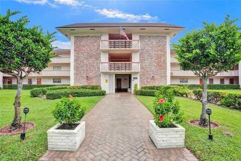 Hillcrest Ct, Hollywood, FL 33021