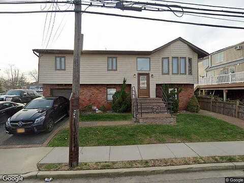 9Th, LINDENHURST, NY 11757