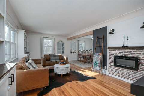 6400 Dawson Drive, Des Moines, IA 50322