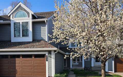 8037 Cobblestone Court, Urbandale, IA 50322