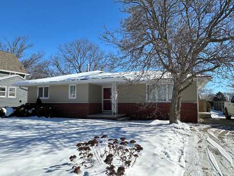 409 S 8th Avenue, Winterset, IA 50273