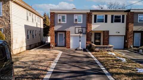 16 Onyx Ct, Passaic, NJ 07055