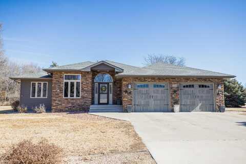 1516 Deerfield Ln, Mitchell, SD 57301