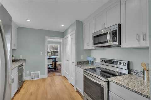 936 E Gregory Boulevard, Kansas City, MO 64131