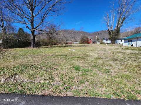 902 W Prospect St, La Follette, TN 37766