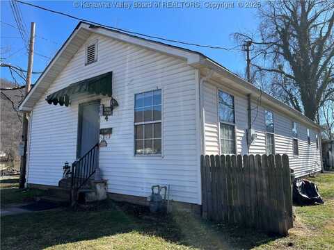 4 127th Street, Chesapeake, WV 25315