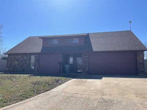 2502 NE Kingsbriar Pl, Lawton, OK 73507