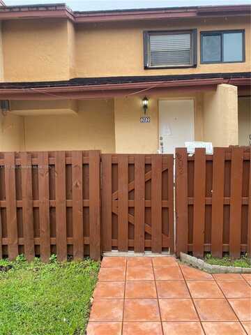 381 W Park Dr, Miami, FL 33172