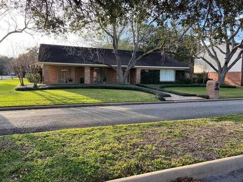 1 Shadow Lane, Bay City, TX 77414